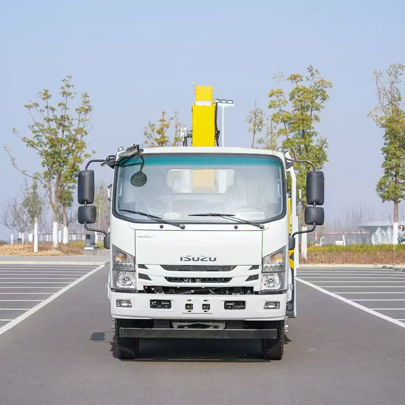 Isuzu 12-ton truck-mounted crane - image 1#!trpst#/trp-gettext#!trpen