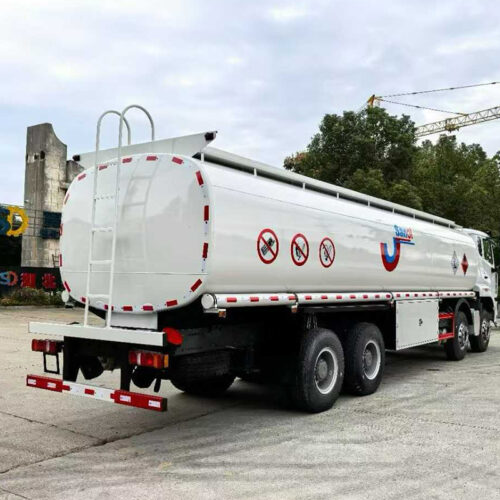 Howo 8*4 35000L Fuel Tank Truck - image 4