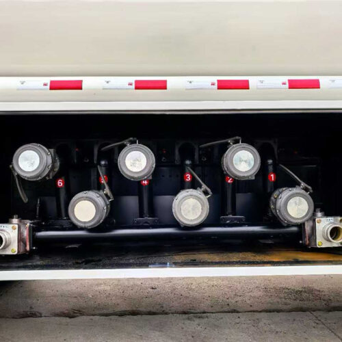 Howo 8*4 35000L Fuel Tank Truck - image 3