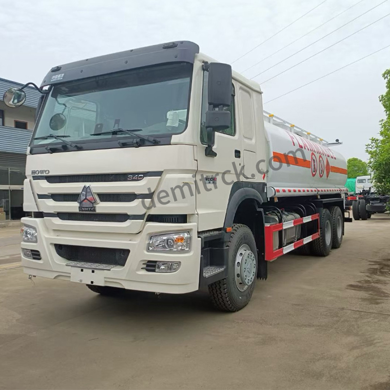 Howo 6*4 20000L Fuel Tank Truck - image 1