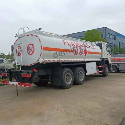 Howo 6*4 20000L Fuel Tank Truck - image 3